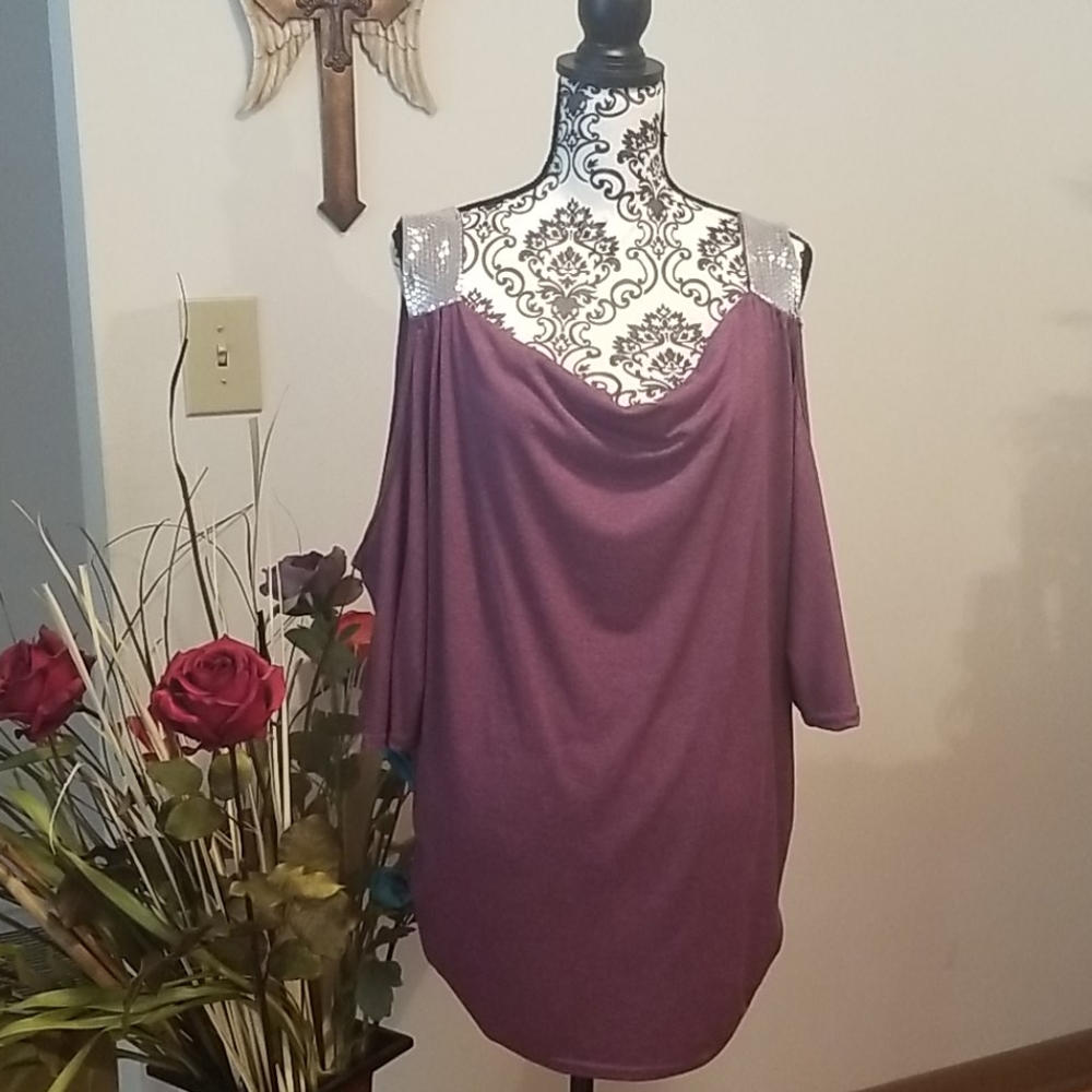 Sequence Peak-a-boo Top